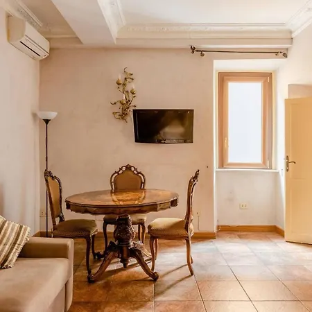 Apartment Right In The Ancient Historical Center Two Bedrooms Two Bath, Up To 6 Pax Rome
