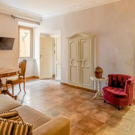 Right In The Ancient Historical Center Two Bedrooms Two Bath, Up To 6 Pax