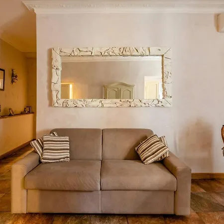Apartment Right In The Ancient Historical Center Two Bedrooms Two Bath, Up To 6 Pax *