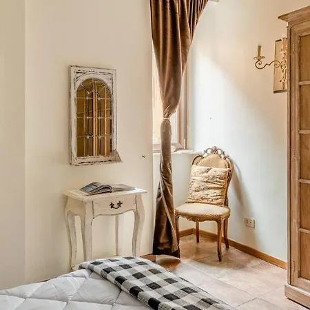 Apartment Right In The Ancient Historical Center Two Bedrooms Two Bath, Up To 6 Pax Rome