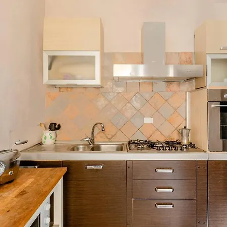 Right In The Ancient Historical Center Two Bedrooms Two Bath, Up To 6 Pax