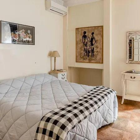Right In The Ancient Historical Center Two Bedrooms Two Bath, Up To 6 Pax