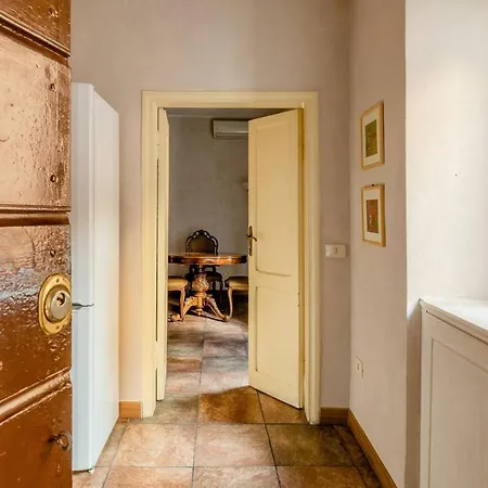 Apartment Right In The Ancient Historical Center Two Bedrooms Two Bath, Up To 6 Pax *