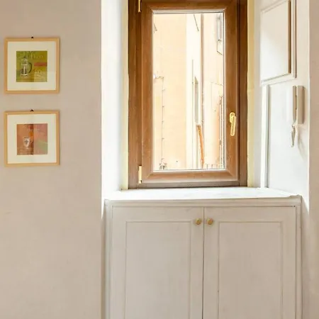 Apartment Right In The Ancient Historical Center Two Bedrooms Two Bath, Up To 6 Pax