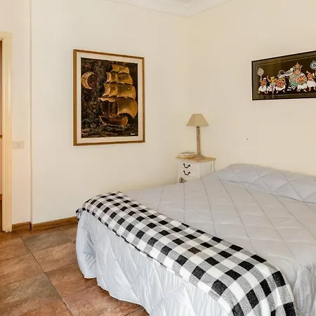 Right In The Ancient Historical Center Two Bedrooms Two Bath, Up To 6 Pax * Rome