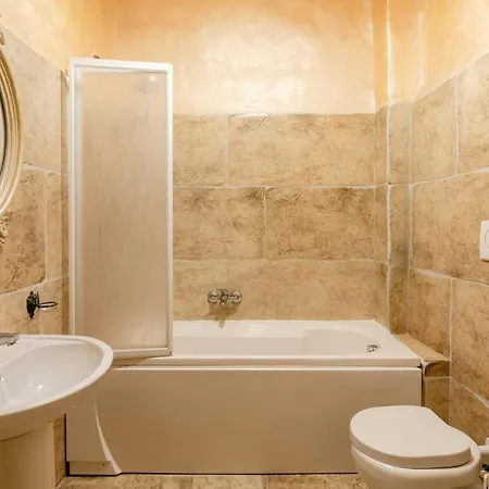 Right In The Ancient Historical Center Two Bedrooms Two Bath, Up To 6 Pax *